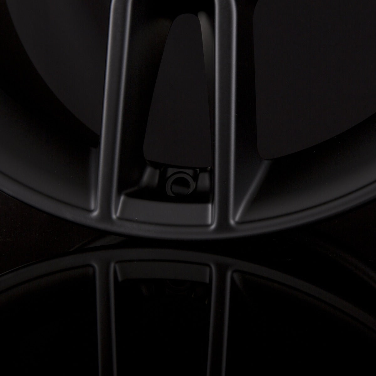 Fondmetal Koros Matt Black Alufelge 6.5x18 Zoll ET38 LK 5x114.3 ML66.1 – Bild 3