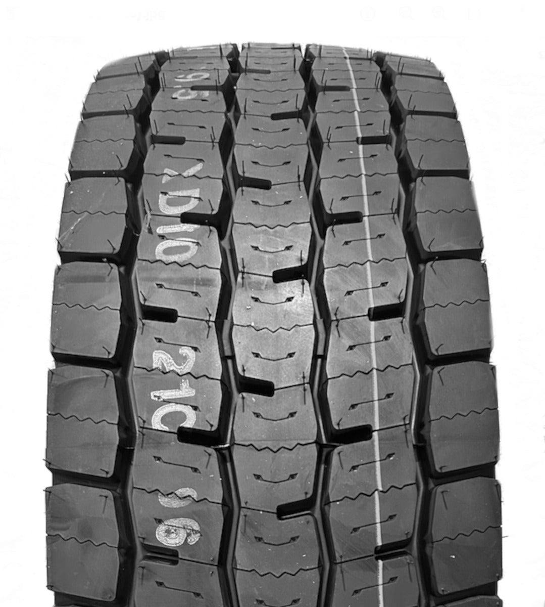Kumho KXD10 (Semi Block) 245/70 R19.5 136/134M