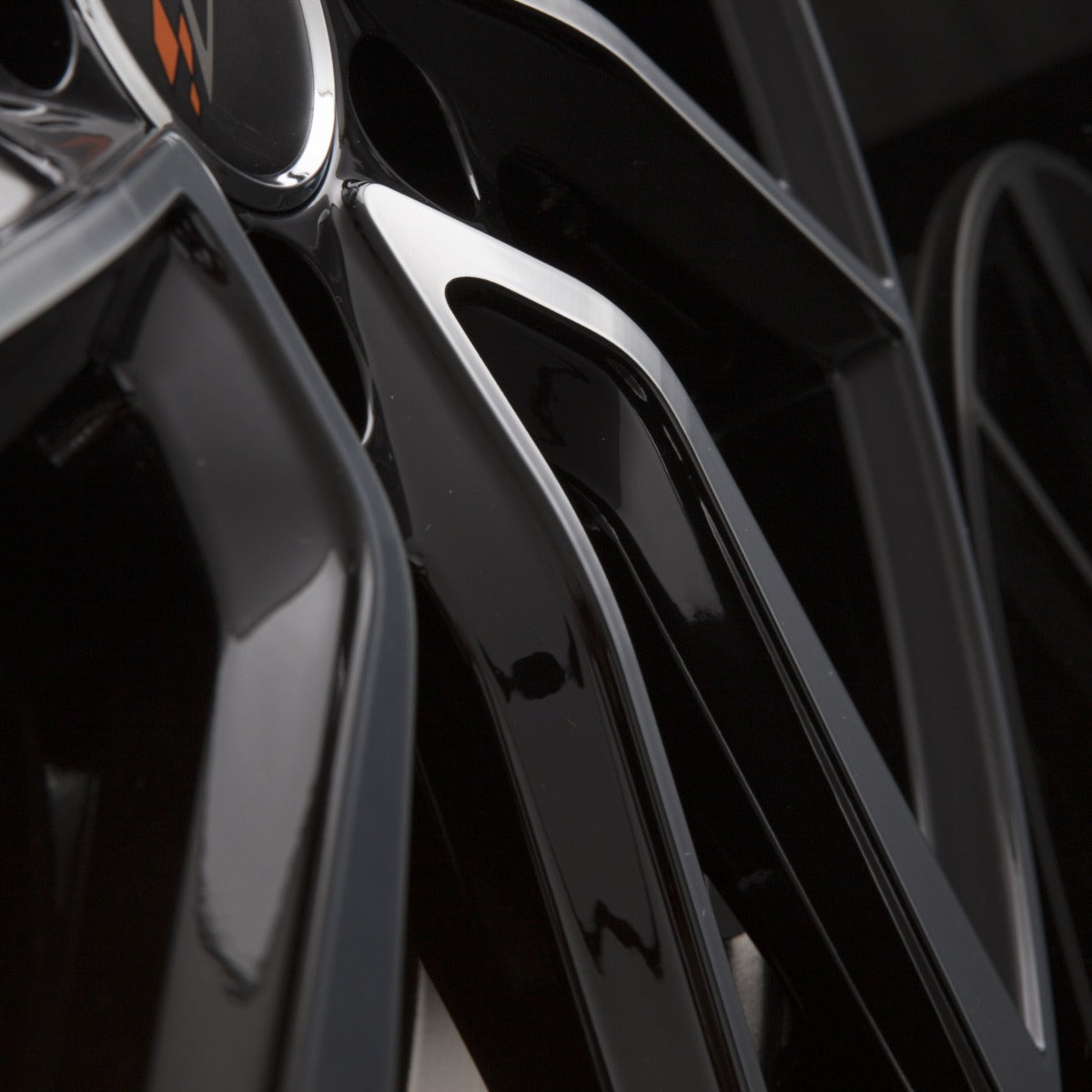 Avus Racing AC-518 Black Polished Alufelge 8x18 Zoll ET50 LK 5x112 ML66.6 – Bild 3