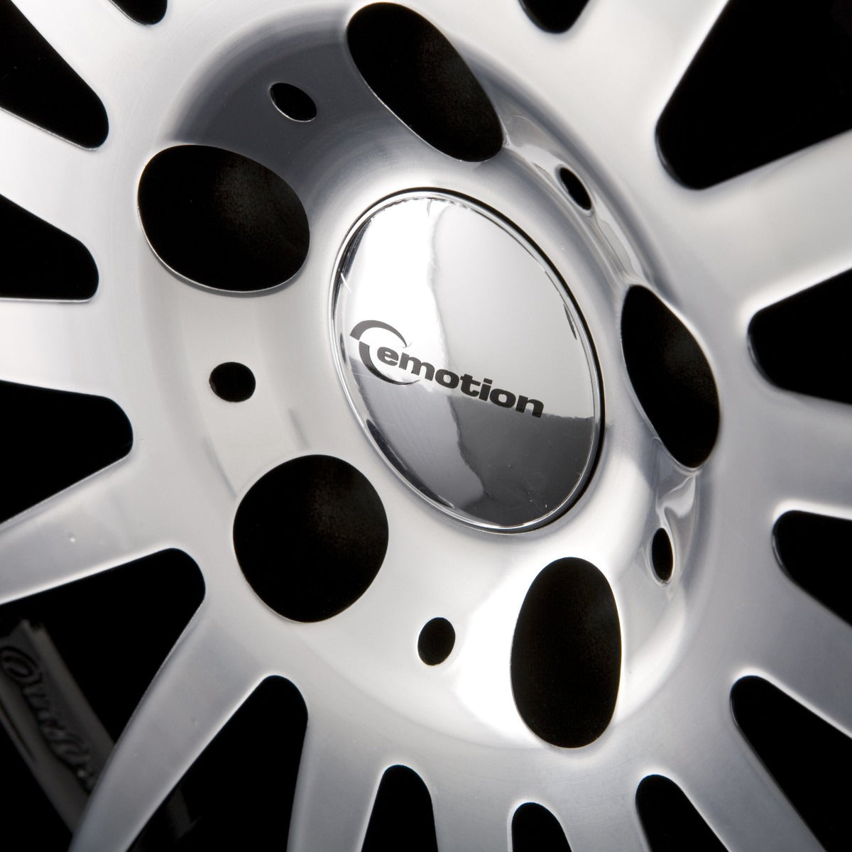 Emotion Wheels Racing Schwarz front poliert Alufelge 7x17 Zoll ET35 LK 4x100 ML60.1 – Bild 3