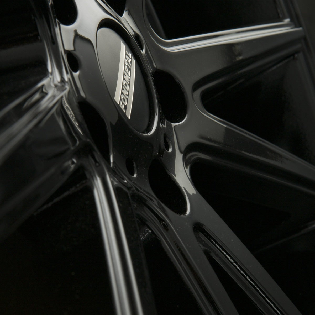 Fondmetal STC-10 Concave Glossy Black Alufelge 11x22 Zoll ET23 LK 5x112 ML66.5 – Bild 3
