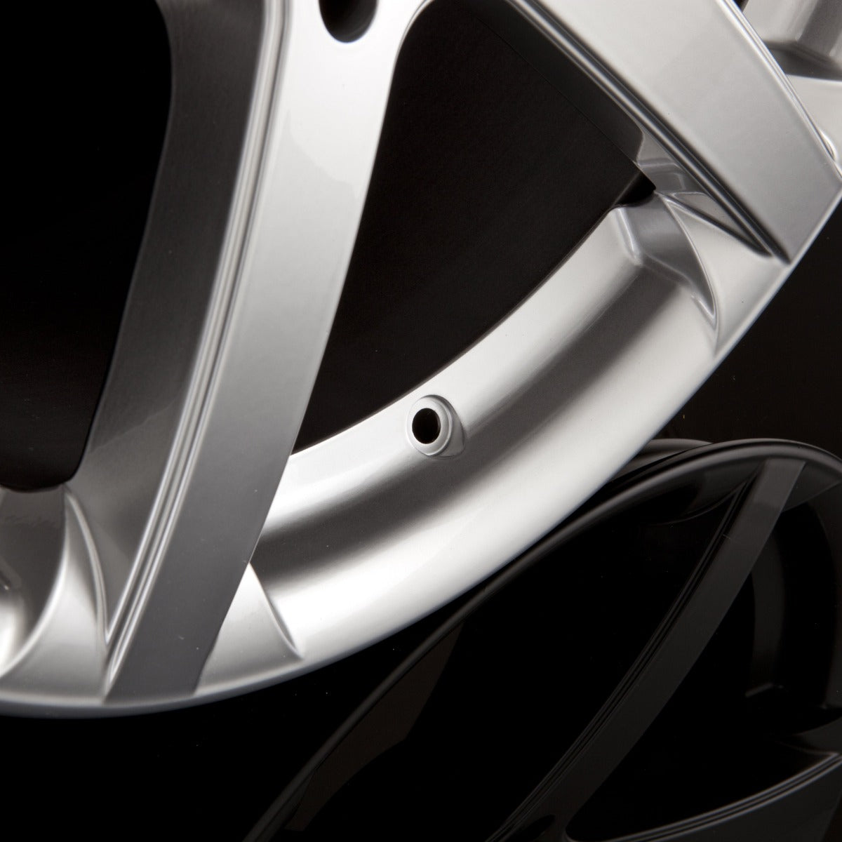 Team Dynamics Jade R2 High-Power-Silver Alufelge 8.5x18 Zoll ET45 LK 5x112 ML73.1 – Bild 4